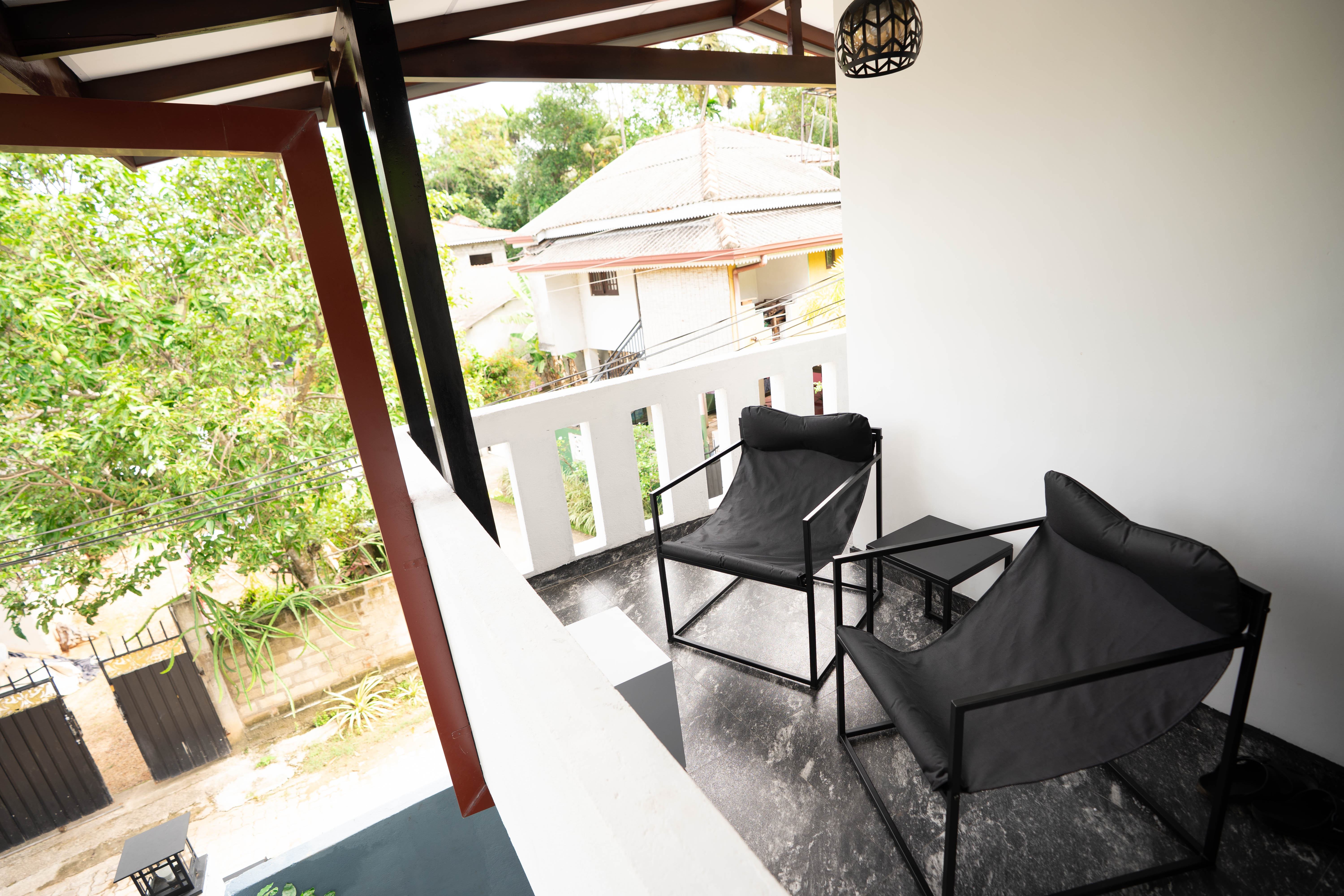Queen Room with Private Balcony image 5