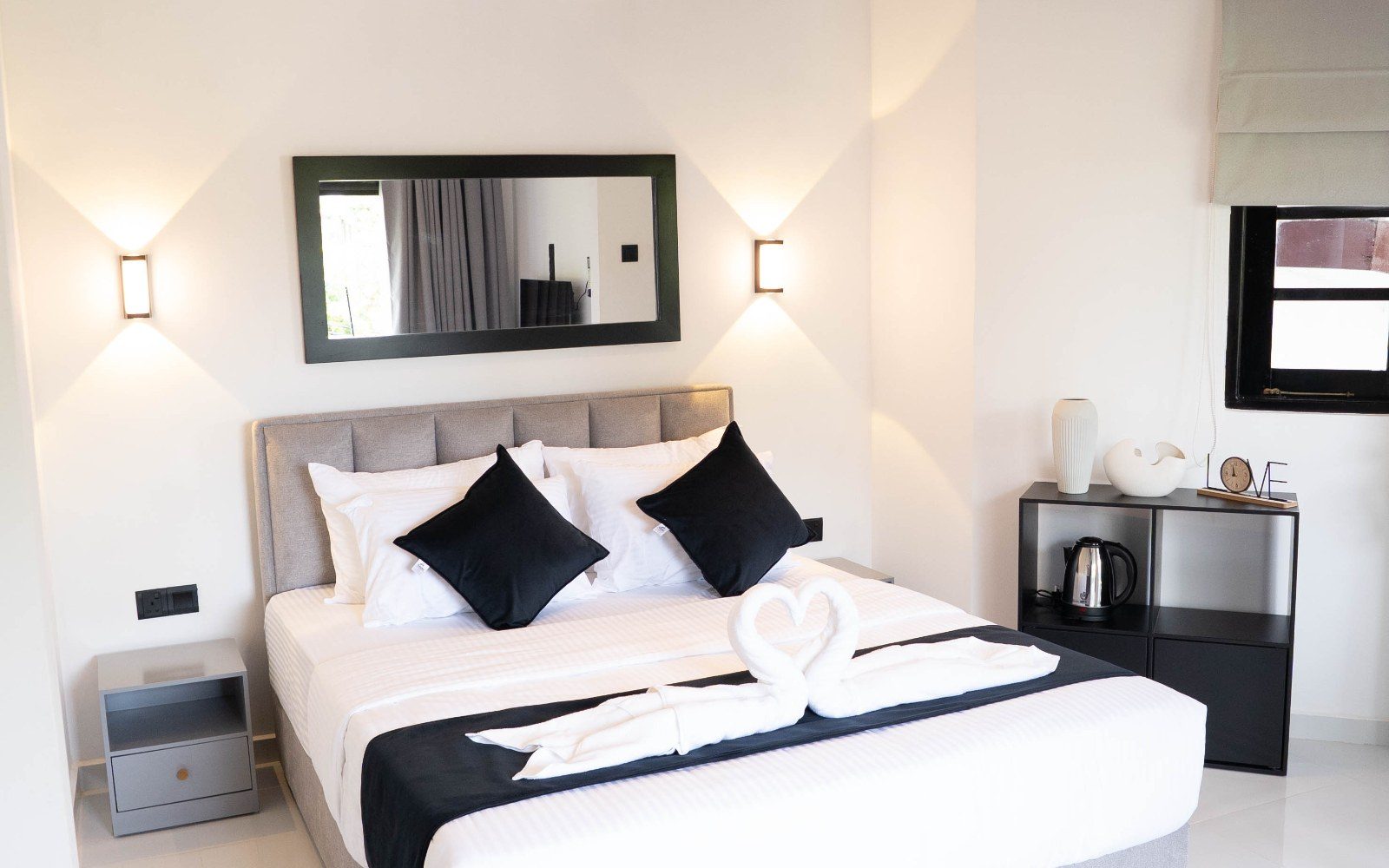 Queen Room with Private Balcony image 6