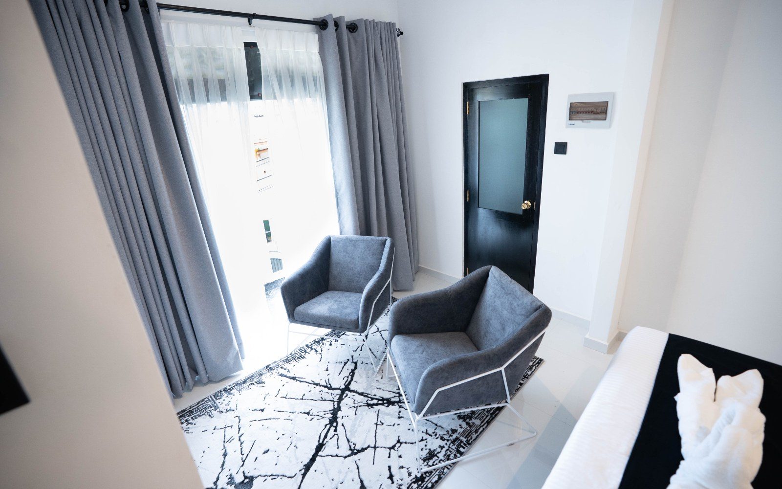 Queen Room with Private Balcony image 11