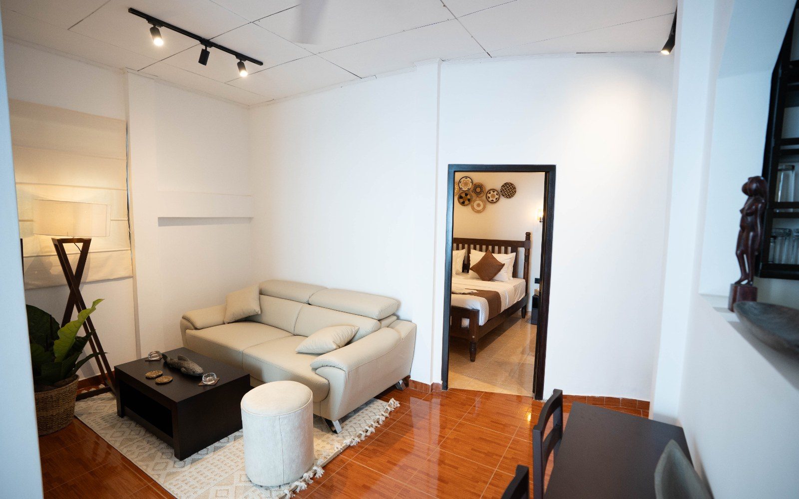 Private Apartment I – King Bedroom & Separate Single Room image 5