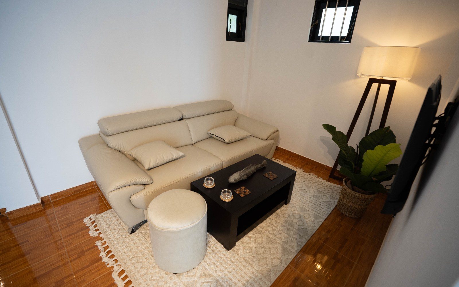 Private Apartment I – King Bedroom & Separate Single Room image 14