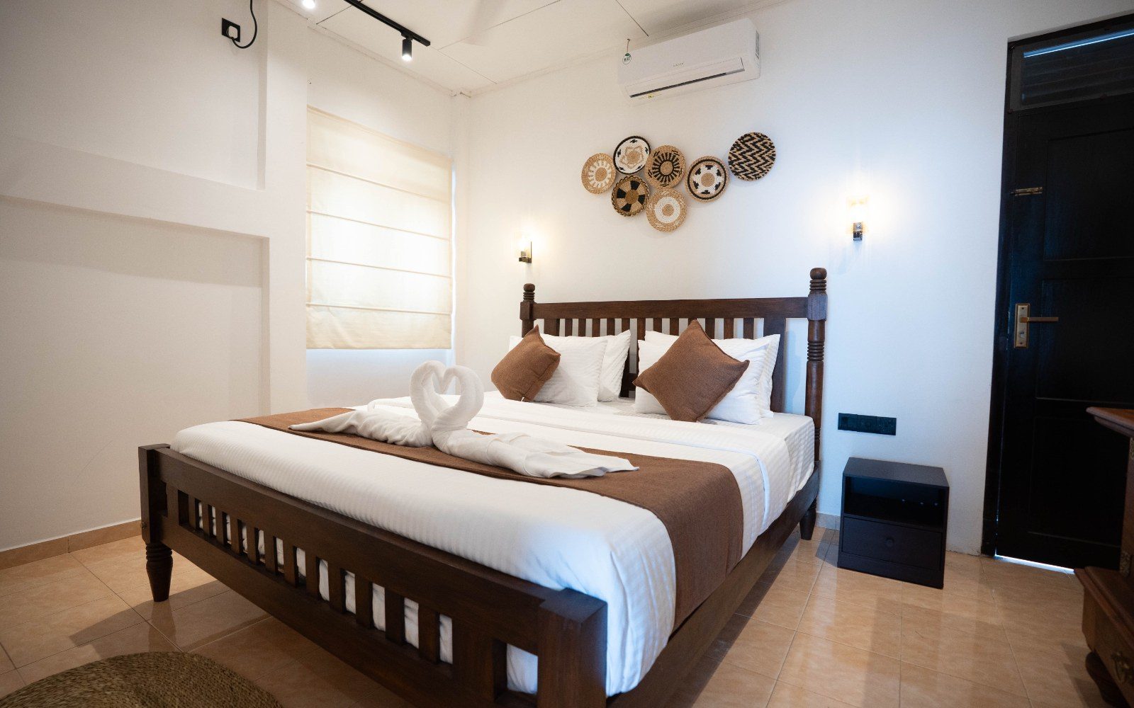 Private Apartment II – King Bedroom & Separate Single Room image 5
