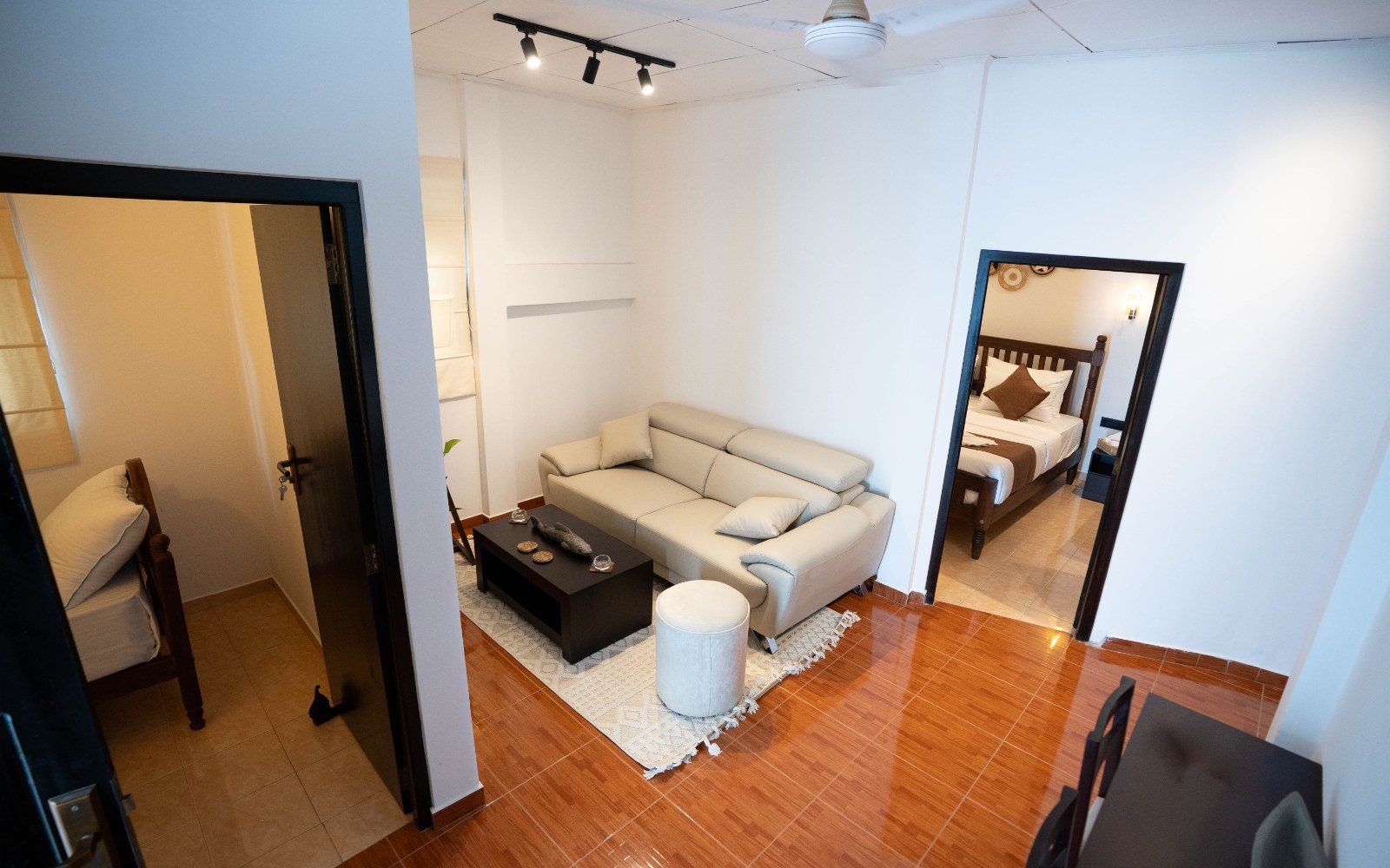 Private Apartment II – King Bedroom & Separate Single Room image 11