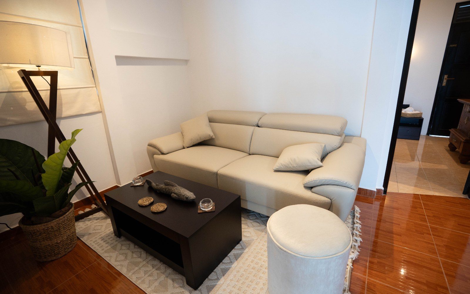 Private Apartment II – King Bedroom & Separate Single Room image 9