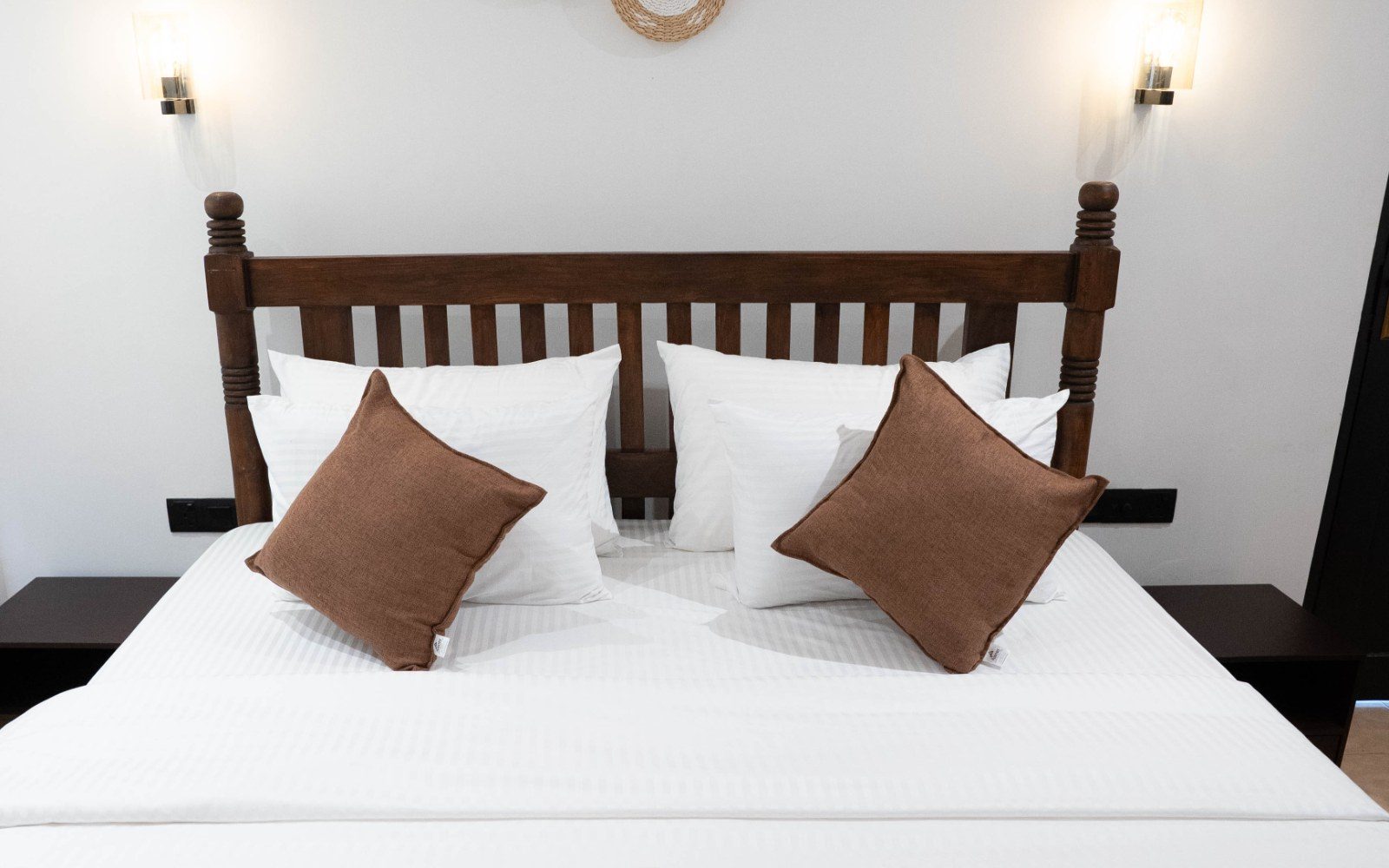 Private Apartment II – King Bedroom & Separate Single Room image 4