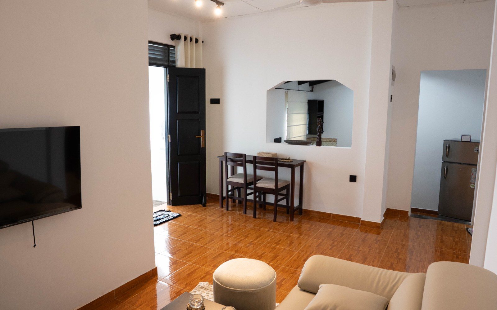 Private Apartment II – King Bedroom & Separate Single Room image 19