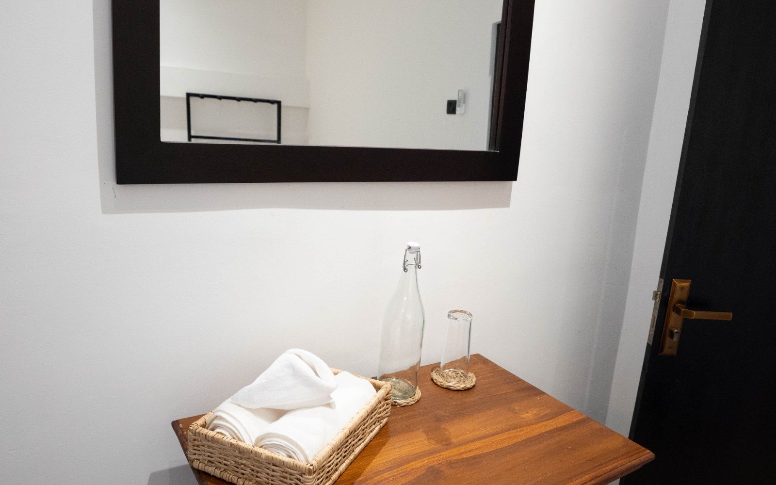 Private Apartment I – King Bedroom & Separate Single Room image 17